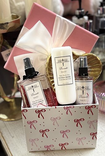 Exp. #11 Pink Bow \"Kiss Me in the Garden\" Gift Box
